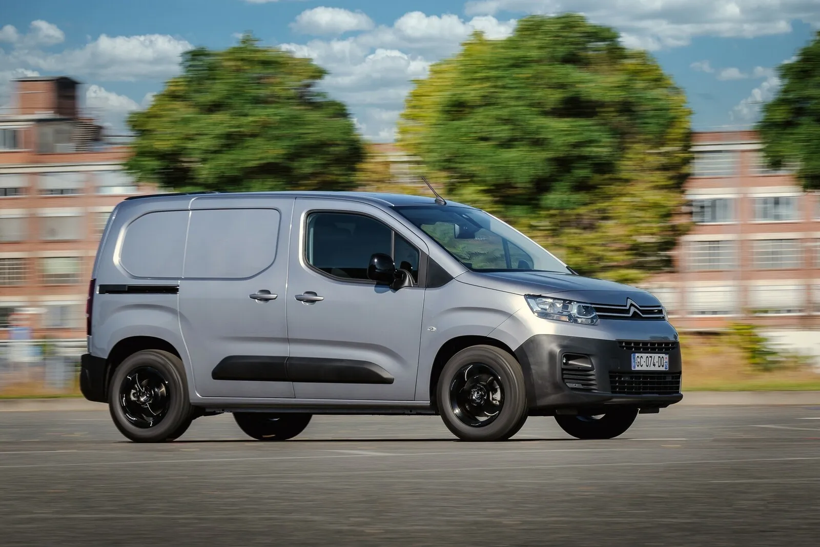 Den elektrischen Kompakttransporter gibt es als e-Berlingo auch von Citroen.